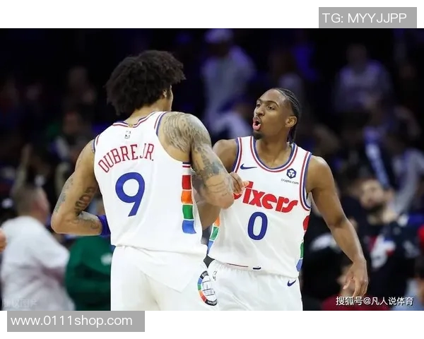 快船与马刺季后赛第三场激战回顾与精彩瞬间分析